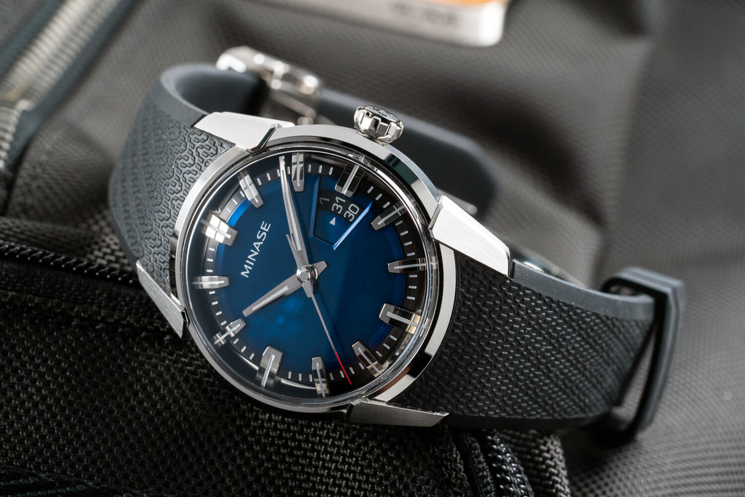 MINASE DIVIDO ラバー 【VM04-R01S】 Minase Divido VM04 Rubber Model - WATCH REVIEW BY ESCAPEMENT